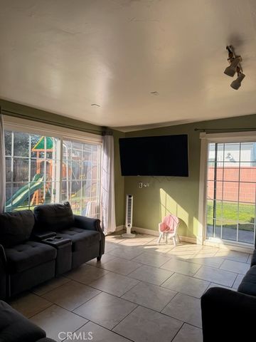 2403 W Almond, Orange, CA 92868