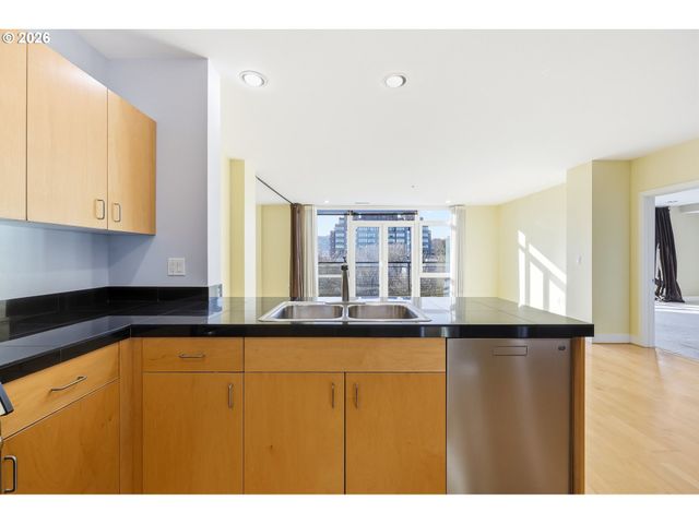 300 Nw 8TH Ave 903-5, Portland, OR 97209