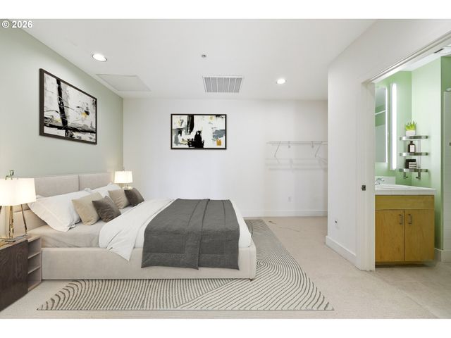 300 Nw 8TH Ave 903-5, Portland, OR 97209