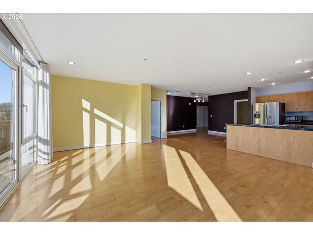 300 Nw 8TH Ave 903-5, Portland, OR 97209