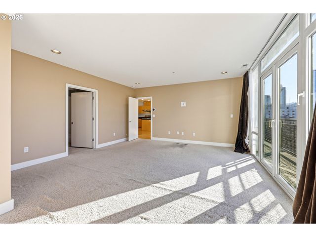 300 Nw 8TH Ave 903-5, Portland, OR 97209