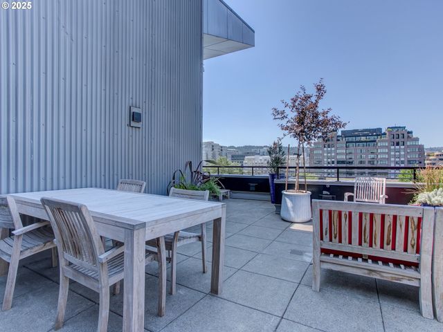 300 Nw 8TH Ave 903-5, Portland, OR 97209