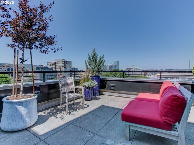 300 Nw 8TH Ave 903-5, Portland, OR 97209