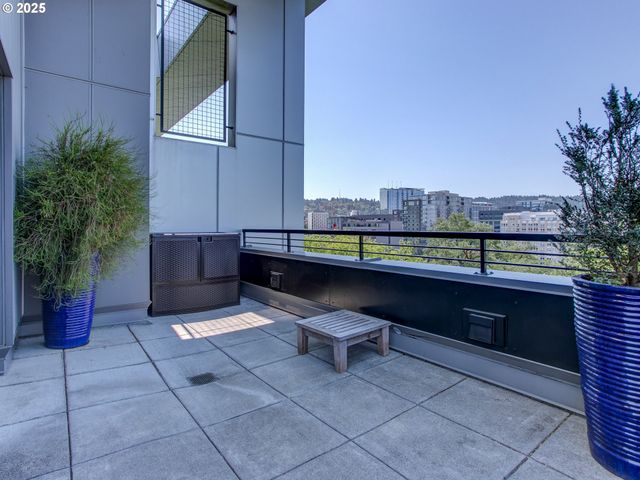 300 Nw 8TH Ave 903-5, Portland, OR 97209