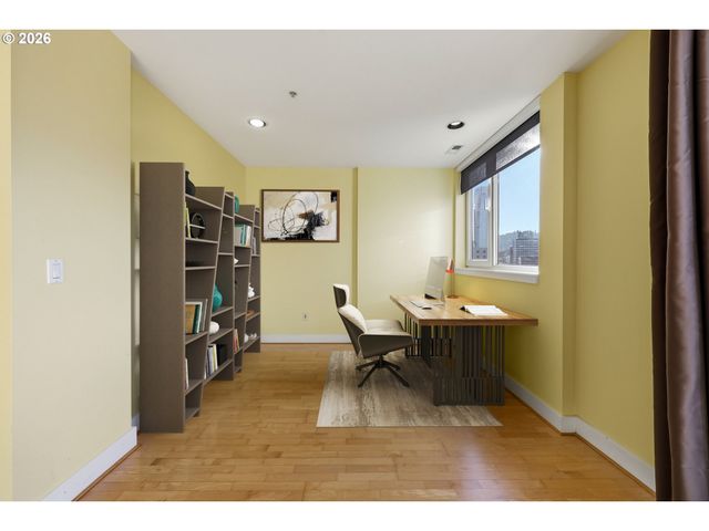 300 Nw 8TH Ave 903-5, Portland, OR 97209