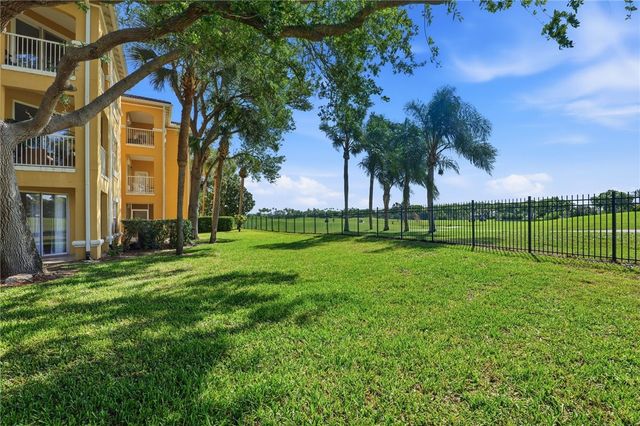 5045 Fairways Circle D105, Vero Beach, FL 32967