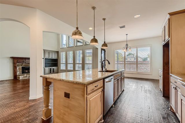 1124 Grant Avenue, Lantana, TX 76226