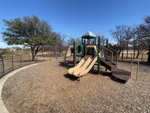 1124 Grant Avenue, Lantana, TX 76226