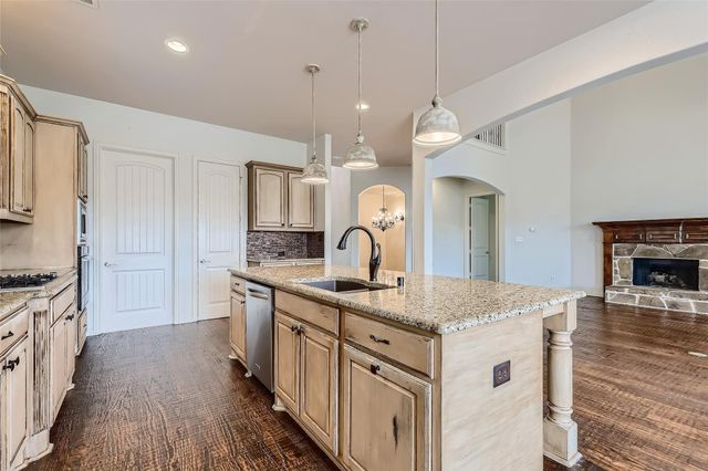 1124 Grant Avenue, Lantana, TX 76226