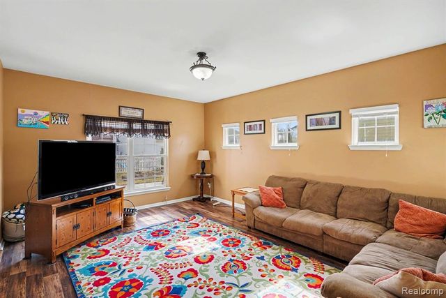 1827 Gilmore Street, Howell, MI 48855