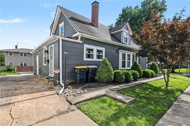 5901 Rockhill Road, Kansas City, MO 64110