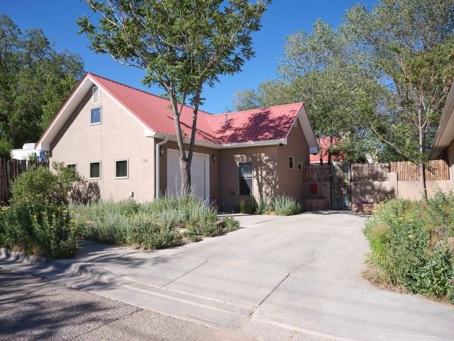 129 Bob Street, Santa Fe, NM 87501
