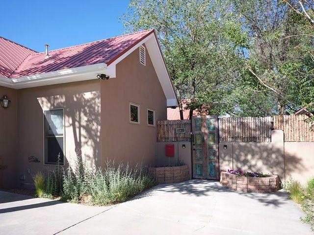 129 Bob Street, Santa Fe, NM 87501