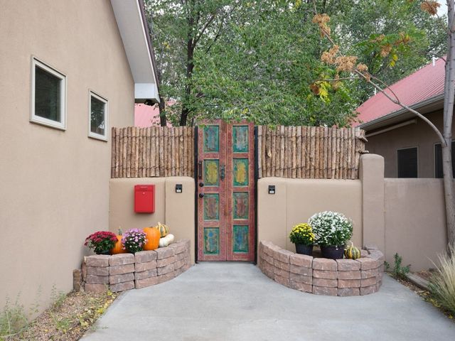 129 Bob Street, Santa Fe, NM 87501