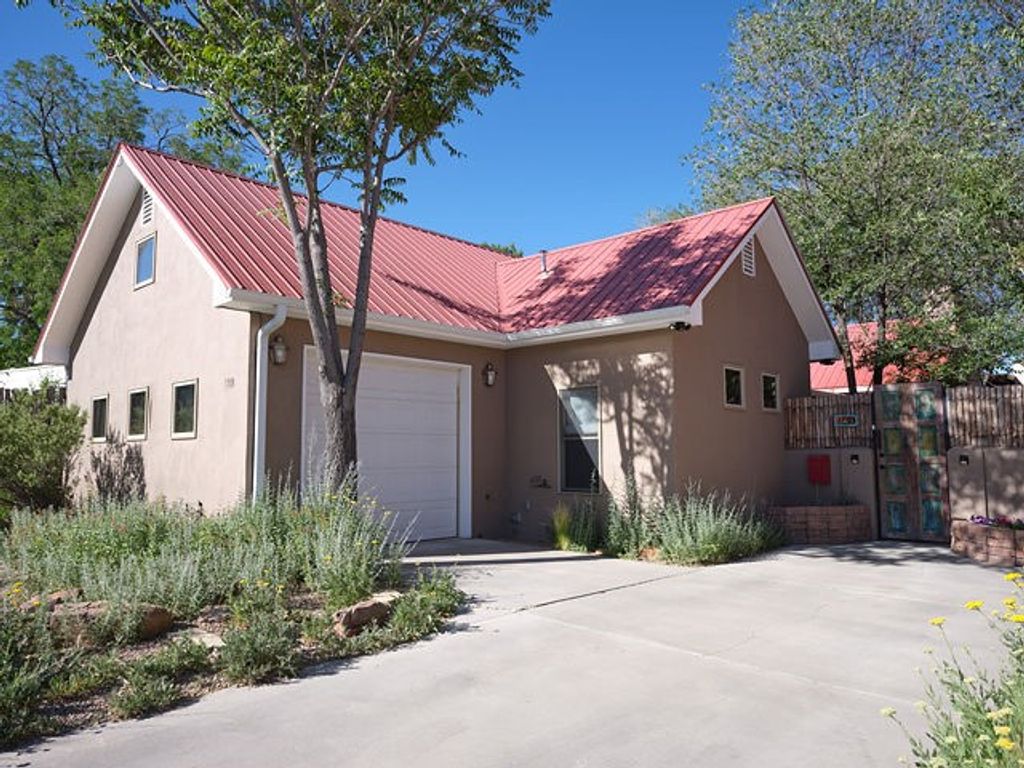 129 Bob Street, Santa Fe, NM 87501