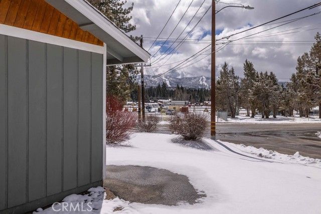 1000 Eagle Mountain Drive, Big Bear City, CA 92314