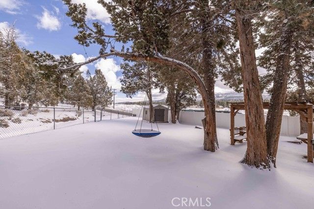 1000 Eagle Mountain Drive, Big Bear City, CA 92314
