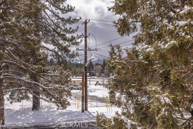 1000 Eagle Mountain Drive, Big Bear City, CA 92314
