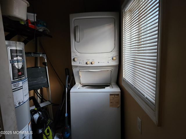 14 W Thames Road, Little Egg Harbor, NJ 08087