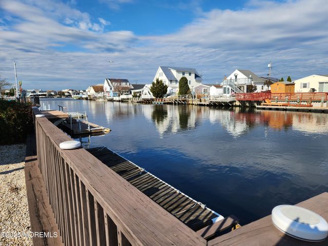 14 W Thames Road, Little Egg Harbor, NJ 08087