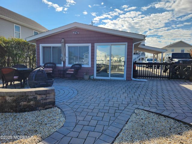 14 W Thames Road, Little Egg Harbor, NJ 08087