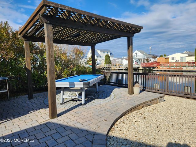 14 W Thames Road, Little Egg Harbor, NJ 08087