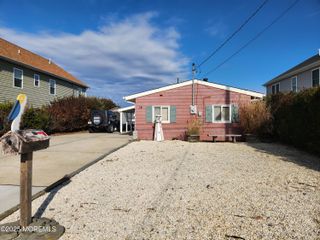 14 W Thames Road, Little Egg Harbor, NJ 08087