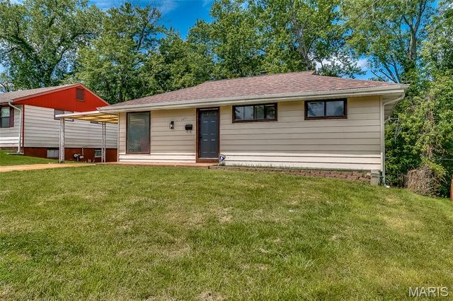 5685 Parchester Drive, Normandy, MO 63121