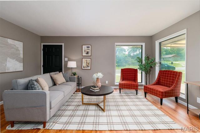 5685 Parchester Drive, Normandy, MO 63121