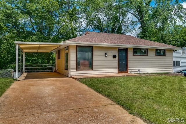 5685 Parchester Drive, Normandy, MO 63121