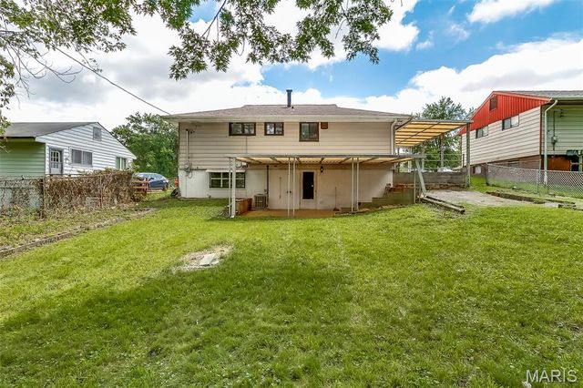 5685 Parchester Drive, Normandy, MO 63121