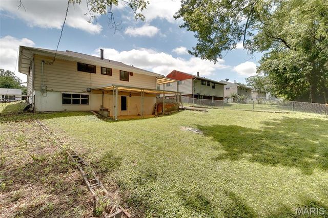 5685 Parchester Drive, Normandy, MO 63121