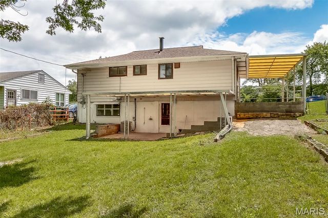 5685 Parchester Drive, Normandy, MO 63121
