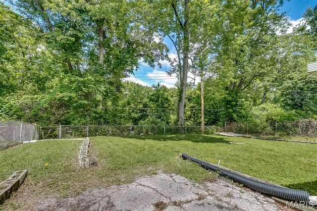 5685 Parchester Drive, Normandy, MO 63121