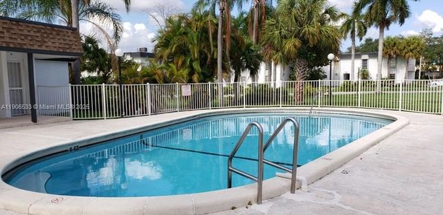 7220 SW 94th Pl G2, Miami, FL 33173