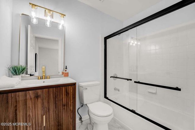 34 Portland Place, Morganville, NJ 07751