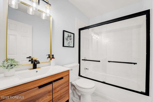 34 Portland Place, Morganville, NJ 07751