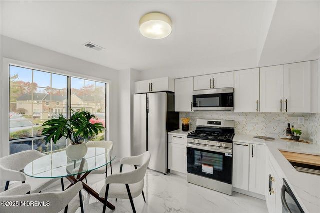 34 Portland Place, Morganville, NJ 07751