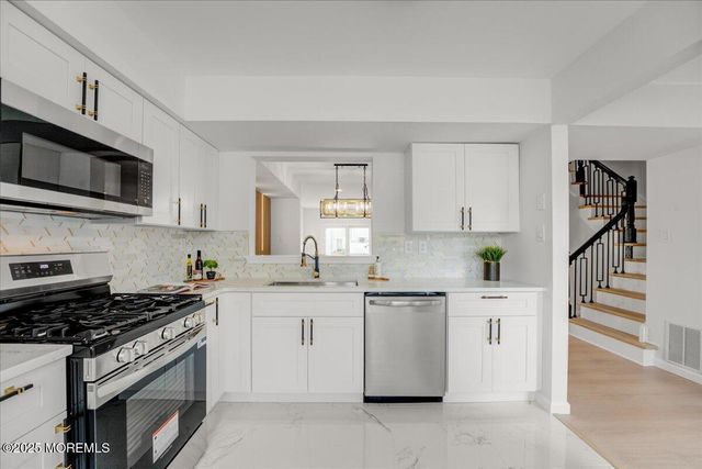 34 Portland Place, Morganville, NJ 07751