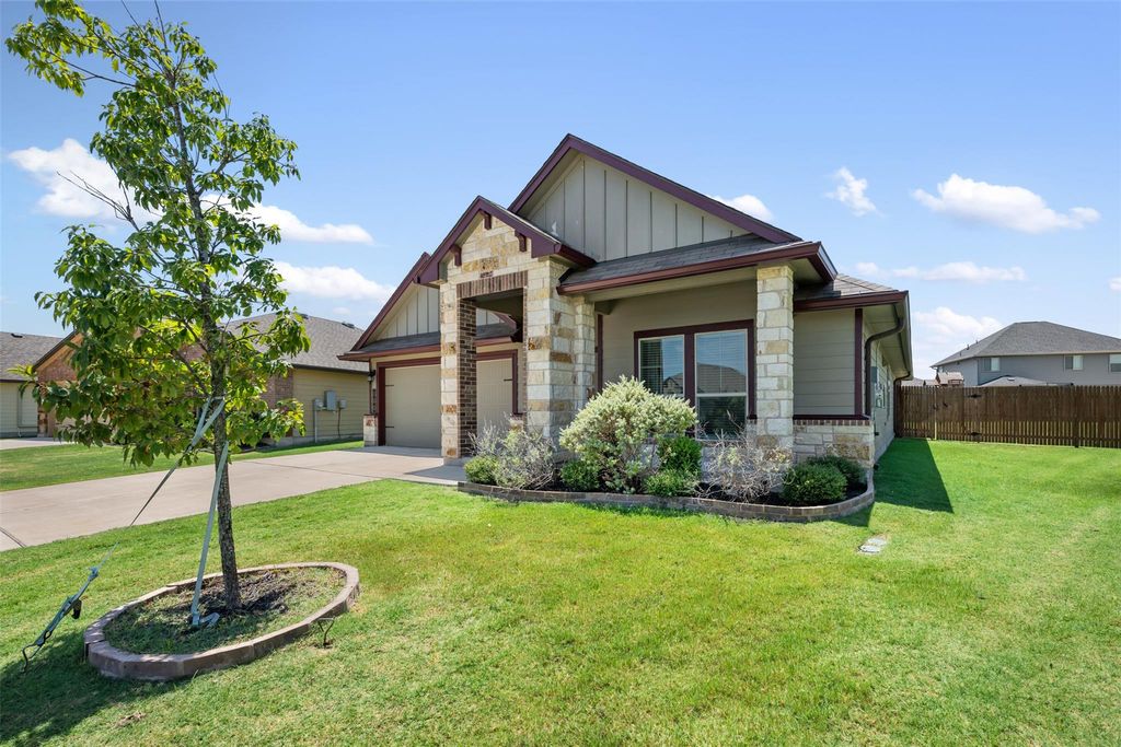152 Beth Ann LOOP, Taylor, TX 76574