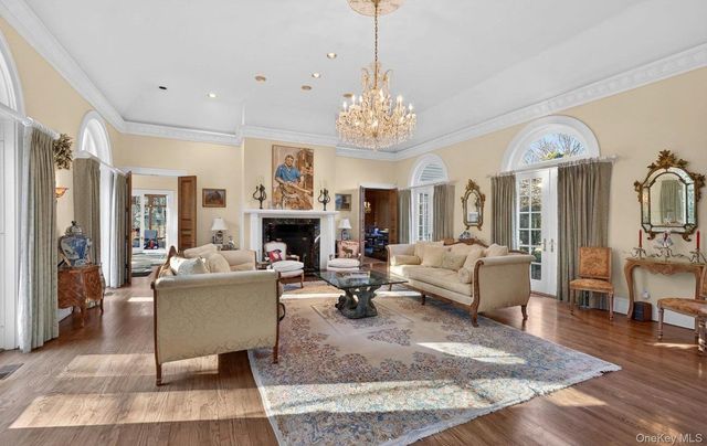 38 Tiffany Road, Oyster Bay Cove, NY 11771