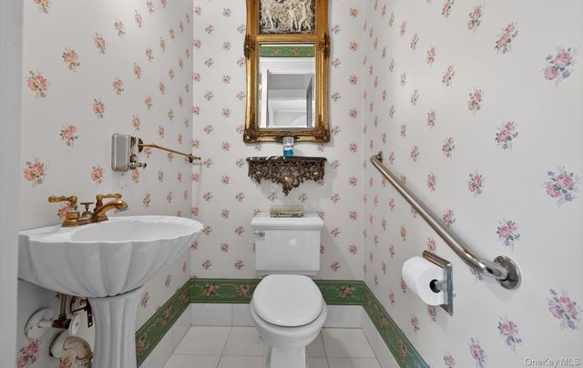 38 Tiffany Road, Oyster Bay Cove, NY 11771