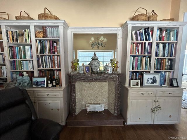 38 Tiffany Road, Oyster Bay Cove, NY 11771