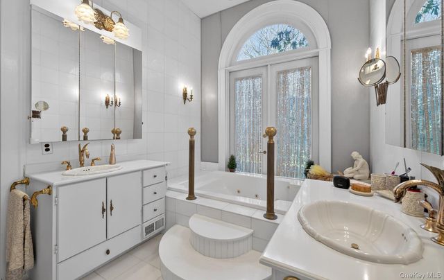 38 Tiffany Road, Oyster Bay Cove, NY 11771