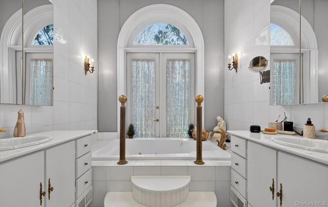 38 Tiffany Road, Oyster Bay Cove, NY 11771