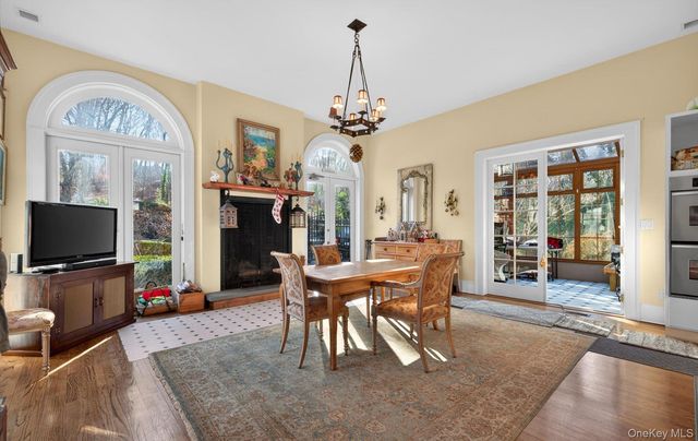 38 Tiffany Road, Oyster Bay Cove, NY 11771