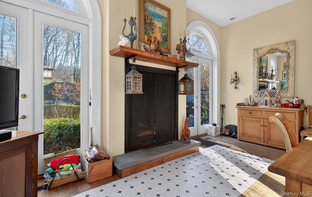 38 Tiffany Road, Oyster Bay Cove, NY 11771