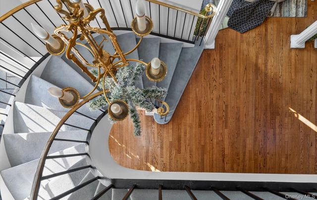 38 Tiffany Road, Oyster Bay Cove, NY 11771