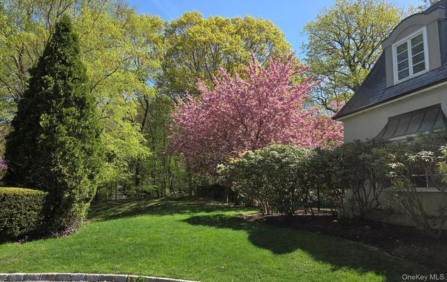 38 Tiffany Road, Oyster Bay Cove, NY 11771