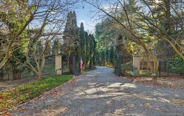 38 Tiffany Road, Oyster Bay Cove, NY 11771